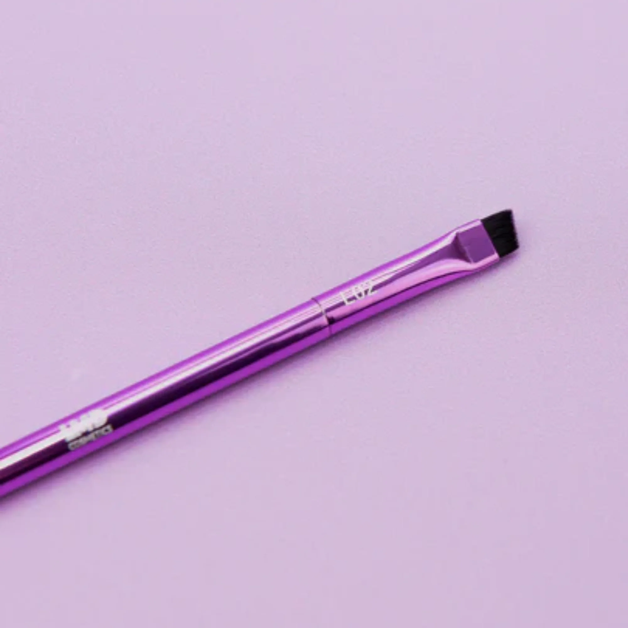 LMD Cosmetics - Angled Liner Brush - Image 3