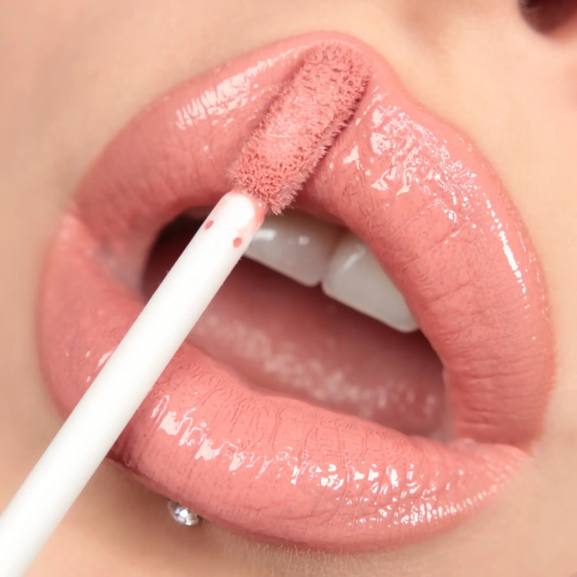 Mrs Glam - Mrs Kisses Lip Gloss - Image 13