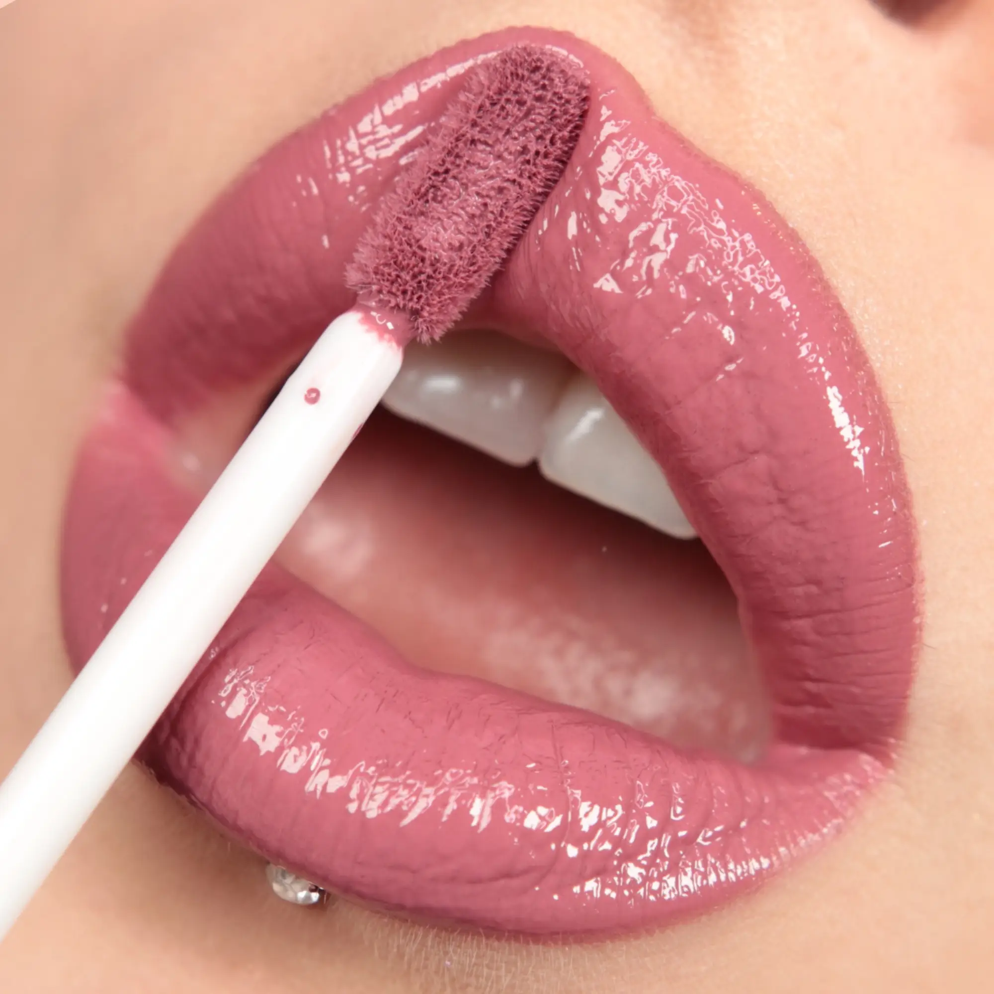 Mrs Glam - Mrs Kisses Lip Gloss - Image 11